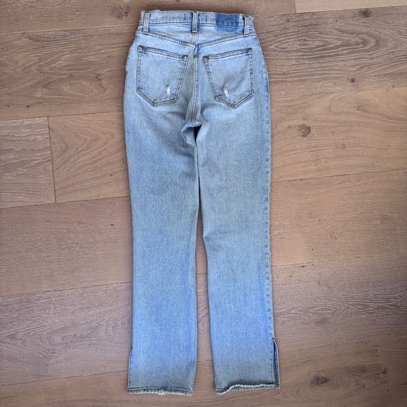 Abercrombie & Fitch The 90s Straight Ultra High Rise light wash Vent Hem Jeans - Picture 13 of 15